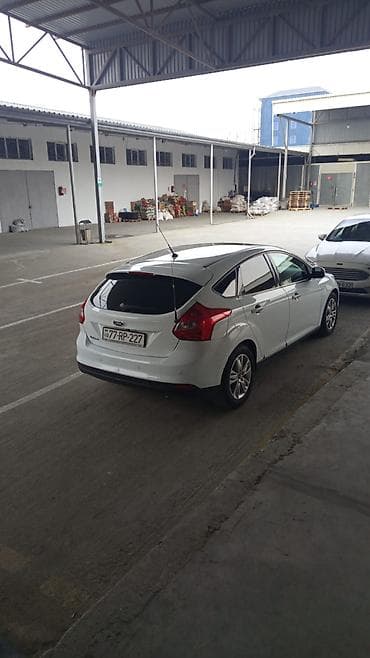 kia ceed oluxana: Ford Focus: 1.6 l | 2014 il 83000 km Sedan — 2