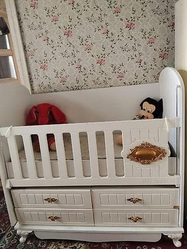 Oğlan və qız üçün, Dördbucaq, Beşik, Matras ilə, Yellənmə mexanizmsiz