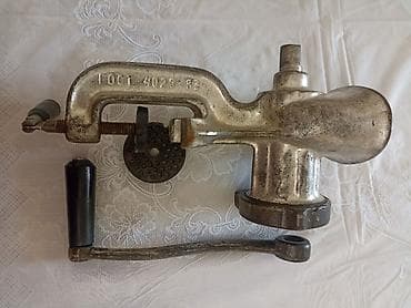 Mətbəx üçün klassik dəst - Əl ilə işləyən metal ətçəkən: Masaya