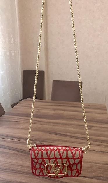 Çiyin çantası, Valentino, İşlənmiş