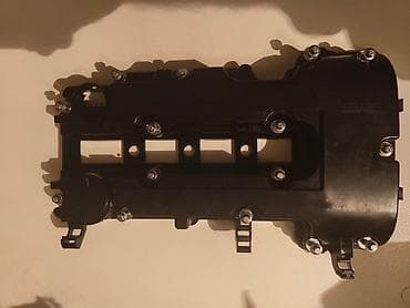 mercedes mator: Bu, avtomobil mühərriki üçün qara rəngdə klapan qapağıdır. Üzərindəki — 8