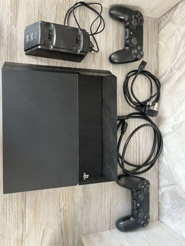 oyun konsolu sup: PlayStation 4 (PS4) oyun konsolu seti Komplekt: - PS4 konsolu - 2 — 4