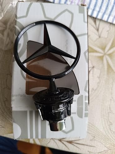 Mercedes-Benz kapot emblemi – qara “Ulduz” loqo - Rəng: pianino qara