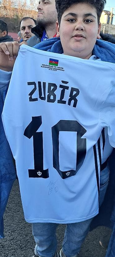 Məhsul: Qarabağ FK futbol köynəyi – Zubir 10 (imzalı) Təsvir: - Arxa