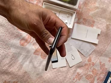 iphone x barter: IPhone SE 2020, Qara, Barmaq izi — 8
