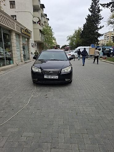 hyundai genesis: Hyundai Elantra sedan - Gövdə: 4 qapılı sedan, qara rəng - — 2