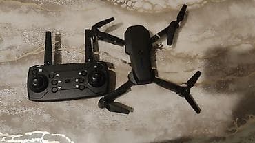 телефон fly q200i swivel: E88 Drone – qatlanan korpuslu, Xüsusiyyətlər: - Kompakt, qatlanan — 3