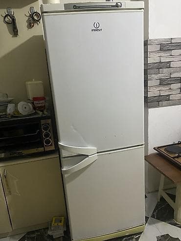 2ci el soyducu: 2 qapılı Indesit Soyuducu Satılır, rəng - Ağ — 1
