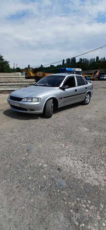 i̇şlənmiş təkərlər 16: Opel Vectra B modeli, gümüşü rəngdə sedan kuzov tipinə malikdir — 7