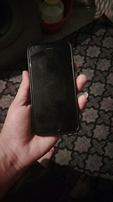 iphone duba: IPhone SE, Qara, Qırıq — 3