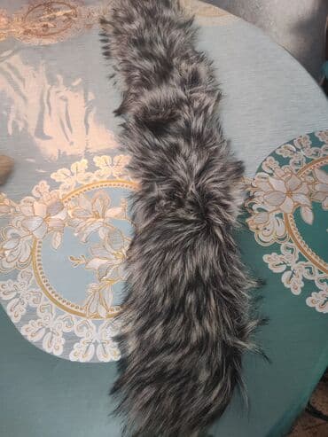 kəsilmiş əl şəkilləri: Palto üçün xəzlər qara rəngli - 45 manat,boz rəngli. -10 manat sarı — 3