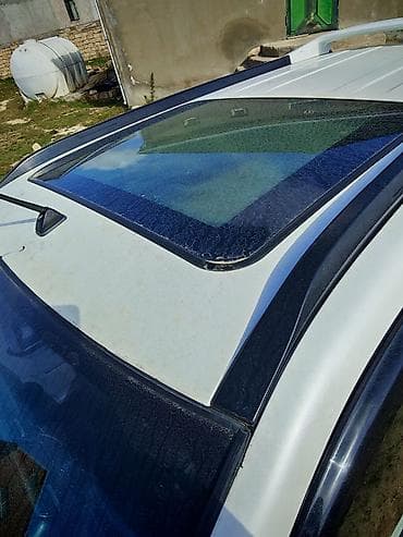 Nissan X-Trail, ağ rəng, 5 yerlik krossover/SUV. Texniki və komfort