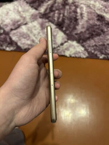 telefonlar kreditle: Smartfon – qızılı rəngdə Xüsusiyyətlər və dizayn: - Ekran: tam ön — 5