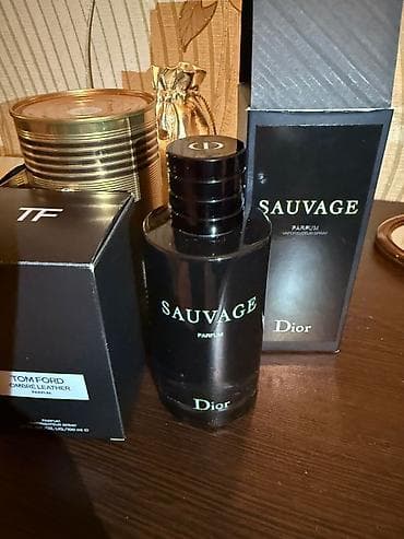 Sauvage Parfum 200ml Original Emporiumdan alınıb 490 AZN-ə. Cəmi 1 ml