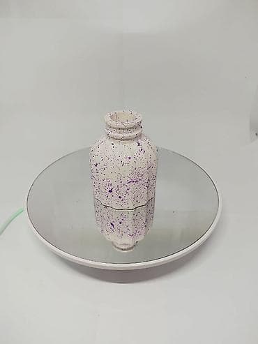 liliya gülü: Bir vaza, Keramika — 3