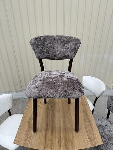 Yumşaq oturacaq və arxalıqla təchiz edilmiş, müasir dizaynlı yemək