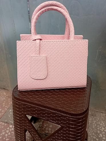 tergan sumkalar: Xanımlara özəl. şookkk endirim. Qiymət 17 azn. Əziz — 1