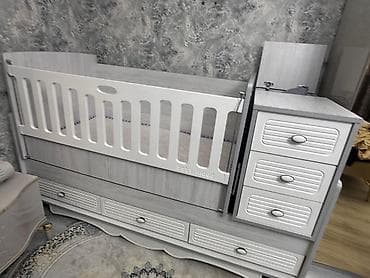 Beşiklər: Oğlan və qız üçün, Dördbucaq, Beşik, Matras ilə, Yellənmə mexanizm ilə — 2