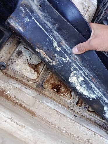 xirdalan heyet evi type 1: VAZ 2107, ağ rəng, sedan kuzov. - Xarici görünüş: ağ boya, xromlu ön — 11