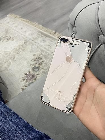 6d mark 2: IPhone 8 Plus, 64 GB, Qızılı, Qırıq — 2