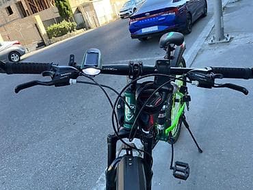 yeseved: Elektrik velosipedi – dağ/şosse hibrid tipli, yaşıl-qara rəng sxemi — 3