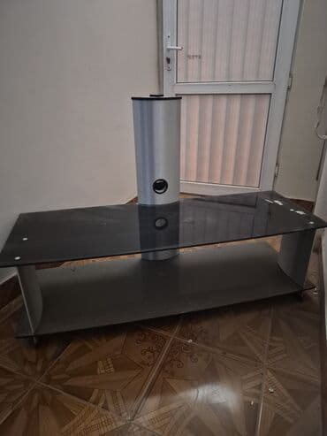 Düz TV altlığı, Polkalı, Şüşəli