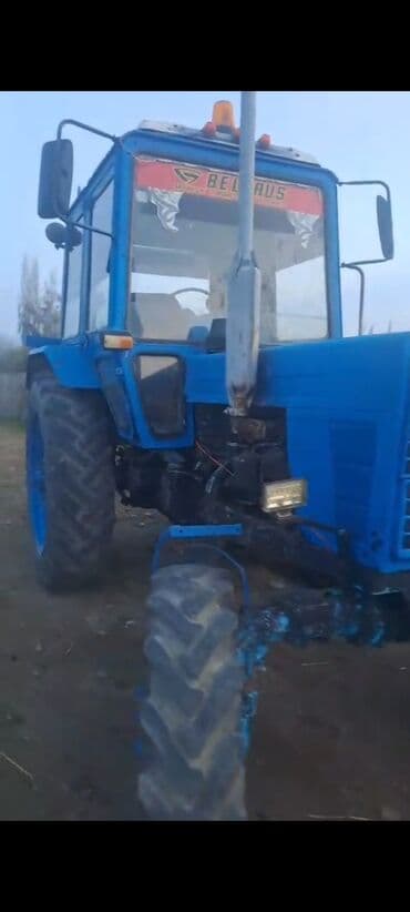 tap.az traktorlarin satisi: Belarus traktoru (mavi rəng), kabinəli. - Ön və arxa iri protektorlu — 2