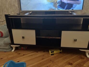 İşlənmiş, Düz TV altlığı, Polkalı, Laminat