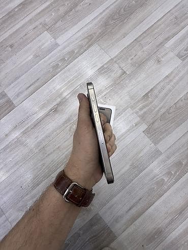 iphona: IPhone 15 Pro, 256 GB, Space Gray, Face ID — 3