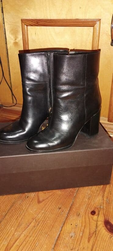 Ölçü: 37, rəng - Qara, Yeni