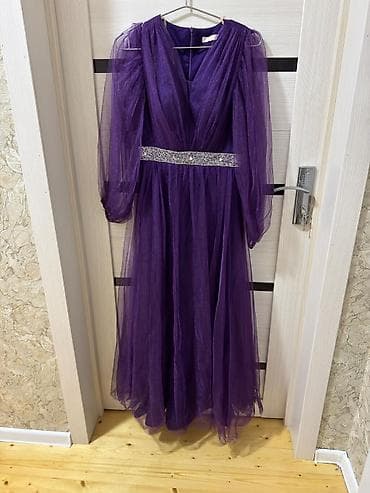 xari bulbul klonu: Qadın geyimləri – 4 fərqli don dəsti 1) Qara fonlu, qırmızı çiçək — 3