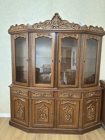 boyuk dolablar: Klassik üslubda vitrin-bufet - Material: tam ağac karkas, yuxarı — 1