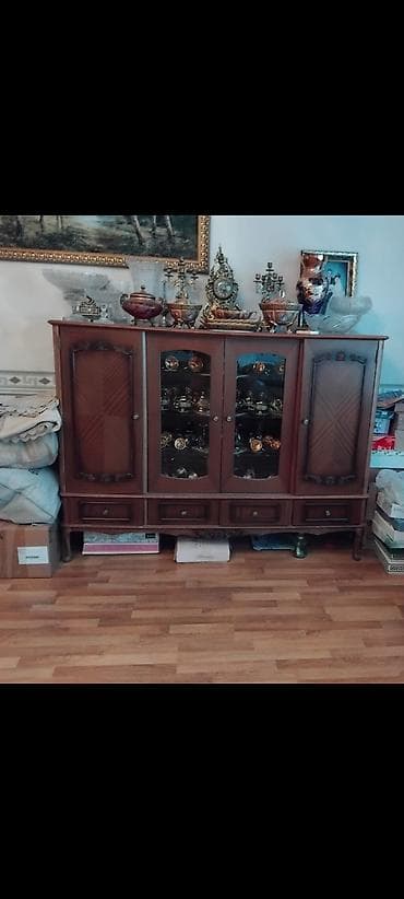 Klassik dizaynlı vitrin-büfe - Material: təbii ağac (taxta)