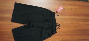 Məktəbli forması: Qara şort – İssi Istanbul, ölçü 42 - Rəng: qara - Model: dizdən — 2