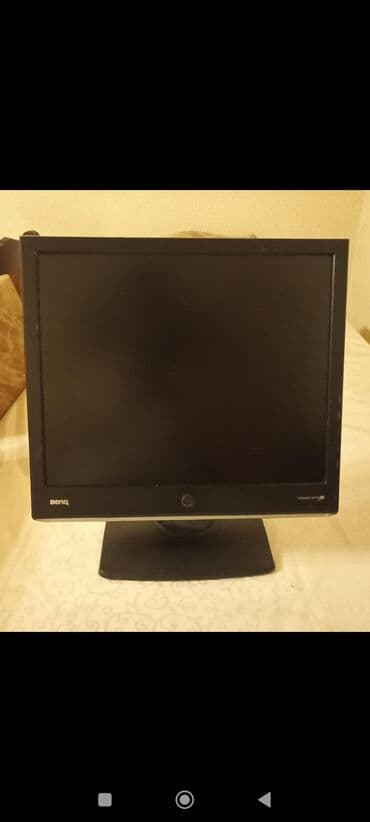 benq e700 lcd monitor: Tecili satilir hecbir problemi yoxdu sadece sunuru yoxdu işlek — 2