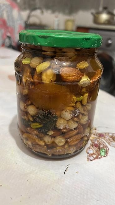 Ləpəli bal qarışımı tərkibi Qoz, fındıq, kişmiş,ərik qurusu, badam