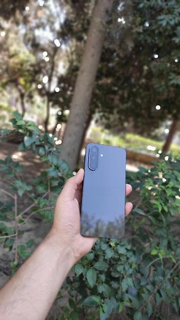 agdaş telefon: Barter var Smartfon – zərif tünd boz rəngli korpus, şüşəparıltılı arxa — 1
