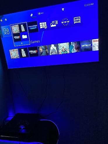 PlayStation 4 Pro satılır. Konsol tam işləkdir, heç bir problemi
