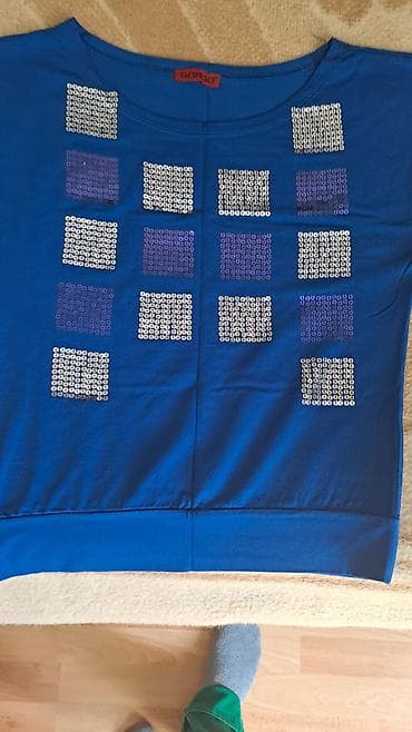 xonca bezekleri: Qadın bluzası – mavi rəng, payetli dizayn olcu- S,M,L - Model: qısa — 2