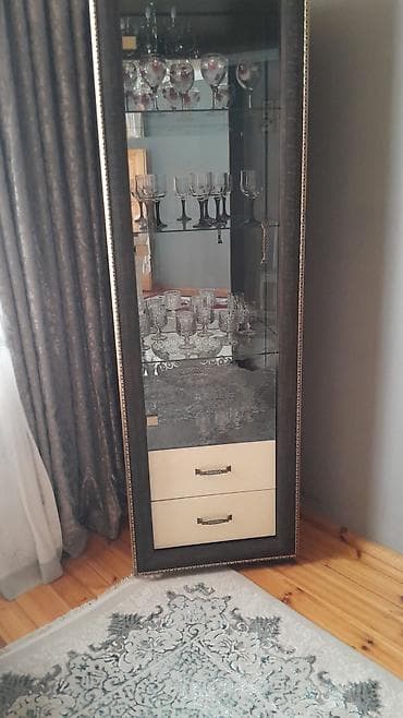 Şüşəli dolab vitrini, İşlənmiş