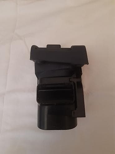 Моторы и детали моторов: Mercedes-Benz E klas 210 modelinin hava defilektorudur sag tərəfidir — 2