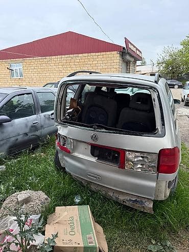 hundai h 1: Volkswagen Sharan, gümüş rəngli, ön çəkili miniven. Xüsusiyyətlər: - — 4