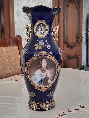 toxum gulleri: Bir vaza, Farfor — 1