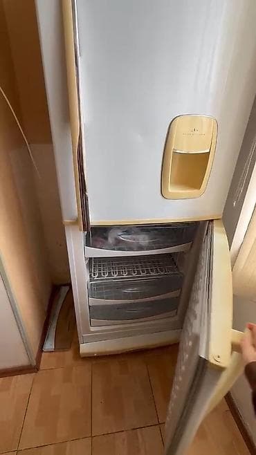 Soyuducular: 2 qapılı Samsung Soyuducu Satılır, rəng - Ağ, Dispenserli — 2