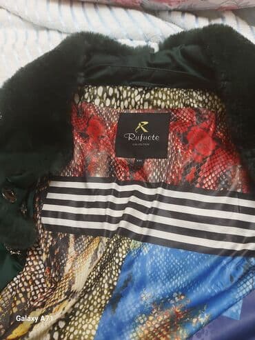 Kurtka qadın üçün.44 48 razmerə.Boynu və qolları təbii mex.Tünd yaşıl lalafo.az -da Kurtka qadın üçün.44 48 razmerə.Boynu və qolları təbii mex.Tünd yaşıl