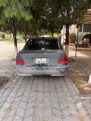 yan guzgu s: Mercedes-Benz C-Class: 2.8 l | 1997 il Sedan — 5