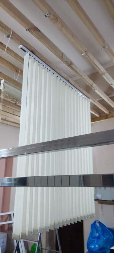 sederekde perdeler: Zebra və sadə rulon ştorların, plisse və dikey jalüzlərin əl dəymədən — 4