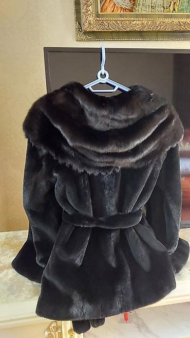 monika berde: Qara rəngli təbii xəz manto - Material: yumşaq, sıx tüklü təbii xəz — 1