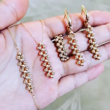 qaş sabitləyici: Dəstə daxildir: Üzük, Sırğa, Bilərzik, Pandora, Sarı qızıl, 585 Əyar, 874 g — 1