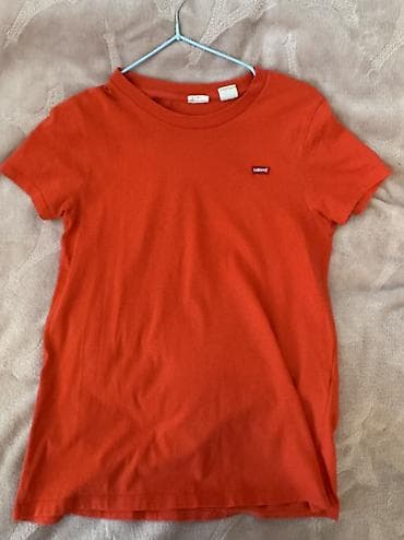 mayka modelleri: Levi’s qadın köynəyi - Model: qısaqoll, klassik kruq yaxalı - Rəng — 1